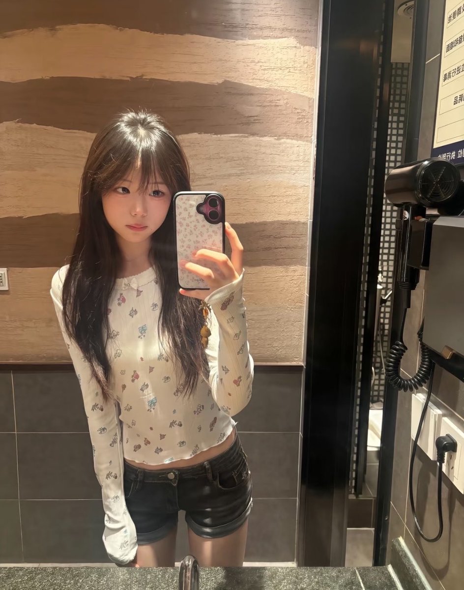 maria53ok4's tweet photo. 现在是18：36

有人要锐评我的福吗？

1：看福    2：看🐻 3：全部都要

Luo照  实况！！流言111，看完删噢… https://t.co/v7EqGC2hNx