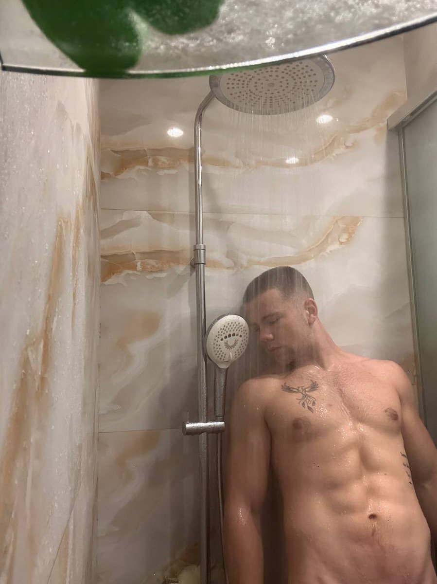 LuxuryBoy_69's tweet photo. Do you want to shower with me? 😈🔥 https://t.co/JoGdMCpxfp
