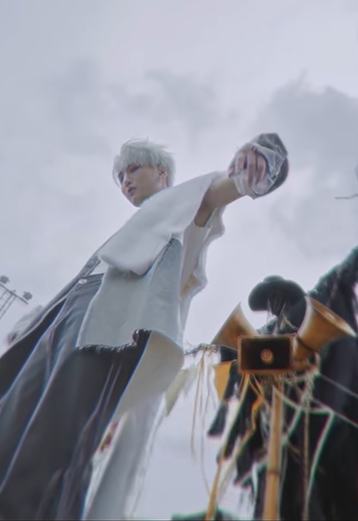 anns_bu's tweet photo. strong poses to call for a revolution https://t.co/bJ1jgCMU2g