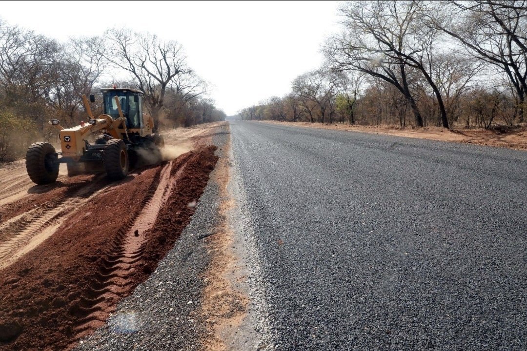 masibanda_'s tweet photo. Mabasa a Honorable Minister Dr KT takumaona already 👏👏👏

As a Minister of Economic Development and Investment Promotion, Dr Kuda Tagwirei understands that economic growth requires more than attracting investors. It requires reliable infrastructure that allows businesses to move goods efficiently, farmers to reach markets and communities to connect with economic opportunities.

The Bulawayo–Victoria Falls Road is a clear example of why infrastructure development matters. A functional road network reduces transport costs, supports tourism, strengthens trade and creates opportunities for investment.

Under President Emmerson Mnangagwa’s leadership, with Treasury providing resources for national development, the focus is on turning long-standing concerns into tangible progress. The goal is not just to talk about Vision 2030, but to build the infrastructure that makes it achievable.