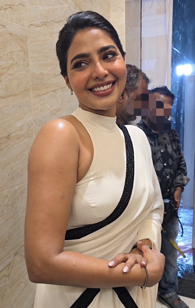 deadkitchen's tweet photo. Ahh Aishu Munda sleeveless la kolriye dii 🥵 Iva dusky akkul nalla oru edam vidama nakkanum 💦 ❤️‍🔥 Iva face nala kiss panni ava thala mudiya pudichu nala vaaila vitu edukanum 🤤 Mola nala sappi thooki vechu ulla vitu vegama kundi adichu moonjilaye oothanum 💋💦 https://t.co/daE8qK2eh1