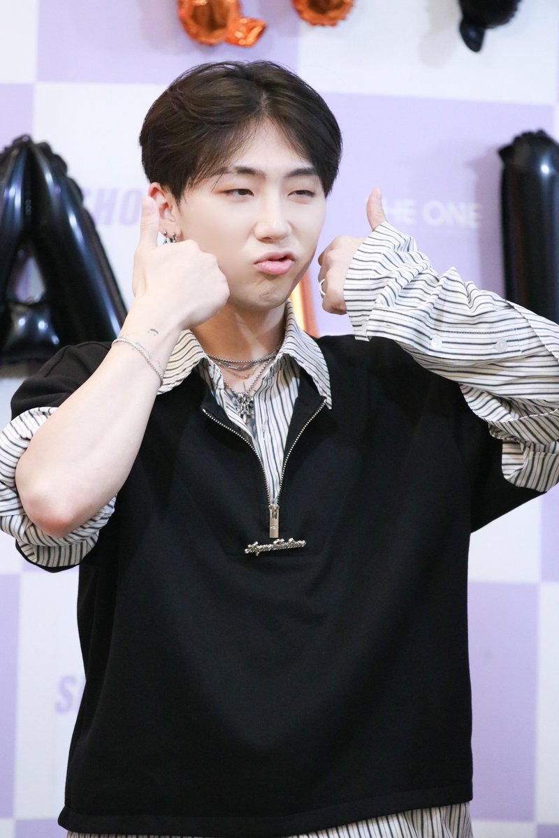 rook_this_ie's tweet photo. 2026.10.22

루키

~2 seasons~

#하이웨이 #highway
#루키 #Rookie #rapper

@highwayoffcial
@imjust_hh https://t.co/HtXG9WZGQ7