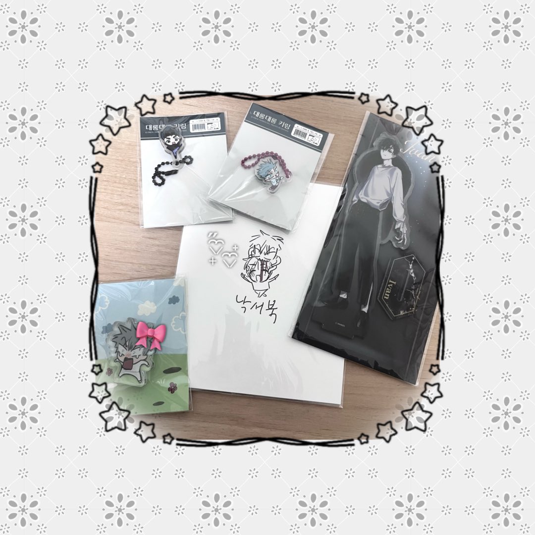 folium__4's tweet photo. ずっと欲しかったの買った~♬
ミニアクスタのイヴァンだけ途中で買えなくなっちゃったから急いで調達しないと🥲💦

ｺﾘで1万行かないの少しだけお得‼️👈🏻フリマサイト見漁ってる私みたいな人じゃないと伝わらない https://t.co/H3cIY6Phu5