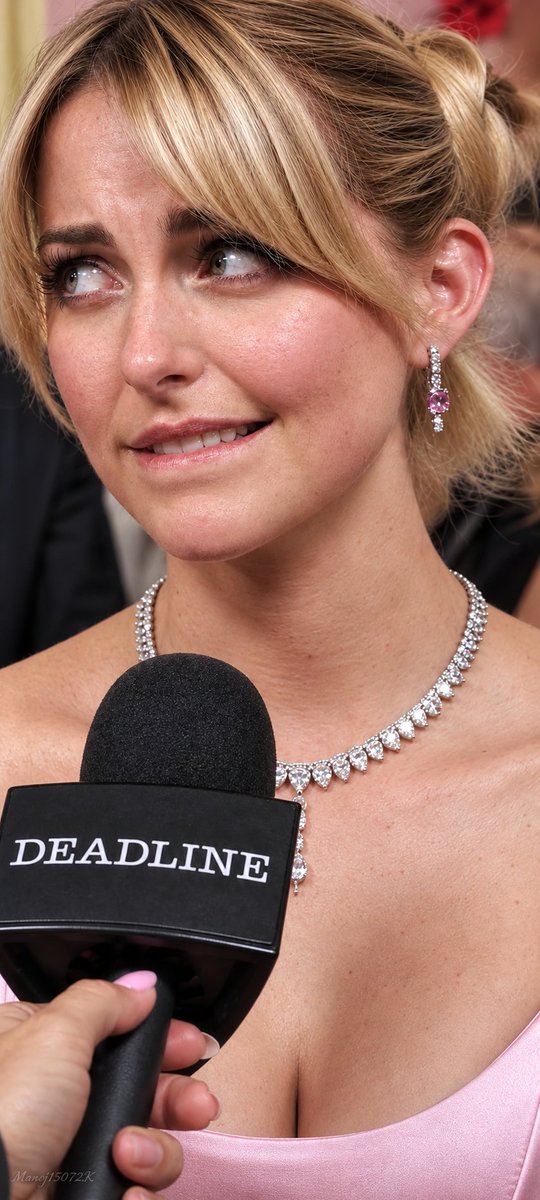 Aviana_twts's tweet photo. Mckenna Grace at 20, pure perfection https://t.co/cxMf5DG3su