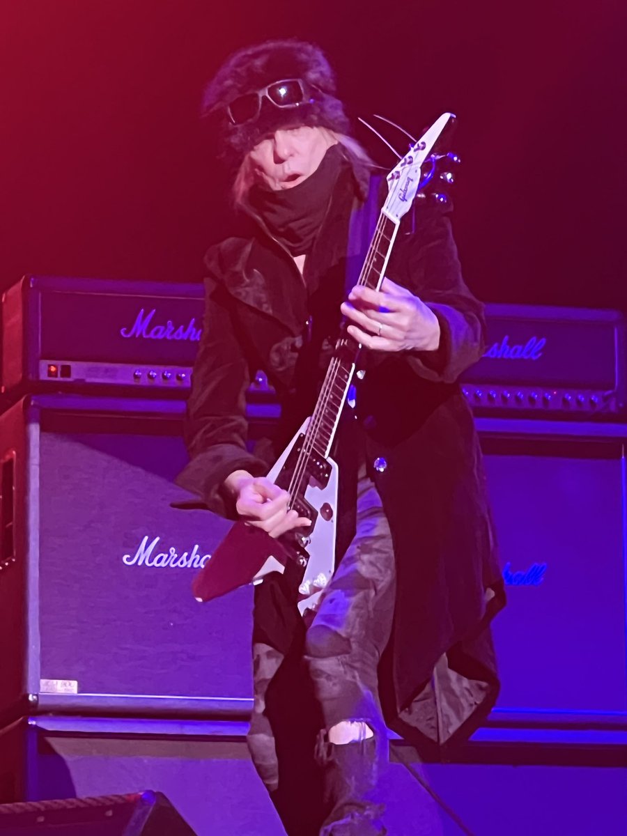js5150evh's tweet photo. なんかB'z界隈でプチMichaelブームが起きてる？w

自分はMichaelをずっと聴いてたから
Into the Arenaとか手グセになってるけど
弾いて楽しいんよね👍
Michaelは結構力技だから、
弾きにくいフレーズが多いんだなこれまた https://t.co/voGV658UZW
