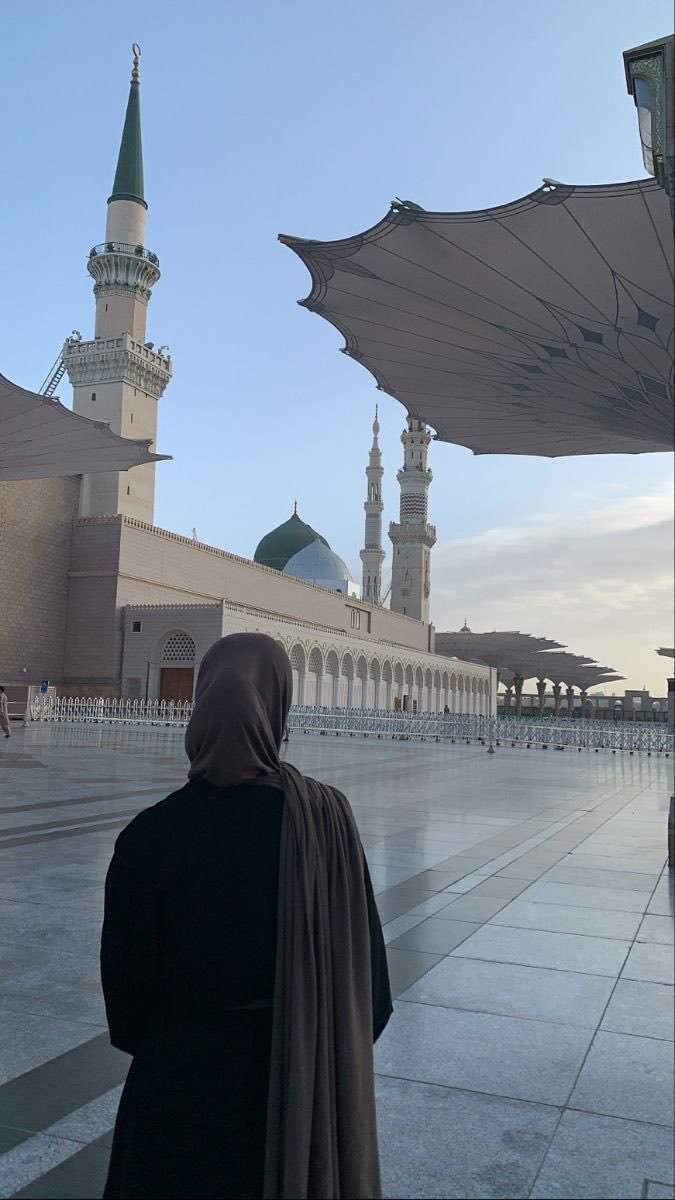 Mujahida_51's tweet photo. اے رسولِ خداﷺ تیرے بیمار کو 
باغِ طیبہ کی آب و ہوا چاہیے ....🥺 https://t.co/mr3yLvqeeB