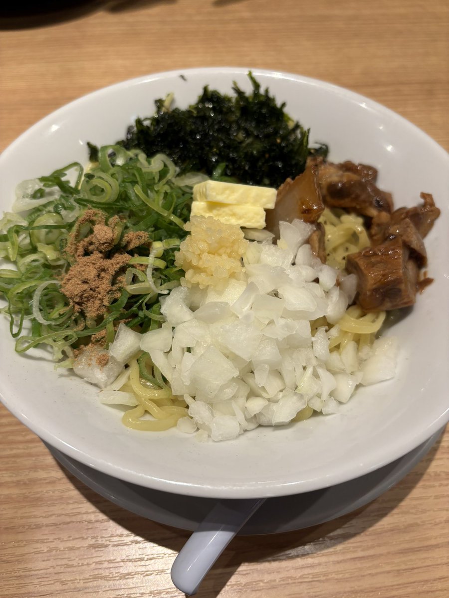 marshmallow0400's tweet photo. 明日休みだからご褒美ラーメン https://t.co/FnW2cPDk0c