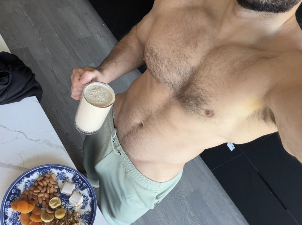 rokmostafa5's tweet photo. Protein shakes 🍨 https://t.co/LkXML82Qku