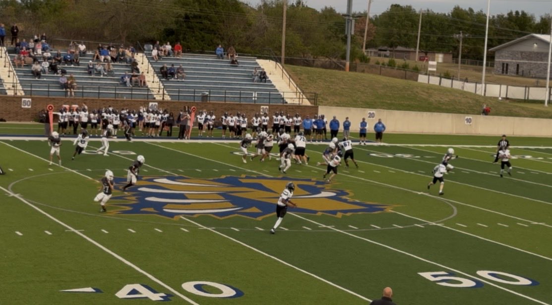 N_Jeffries3's tweet photo. “Create Space and Get Open”
DONE ✅ #GiveMeTheBall
#Football #GetOpen #CreateSpace #RouteRunning #WideReceiver https://t.co/IkhtTKAUzW