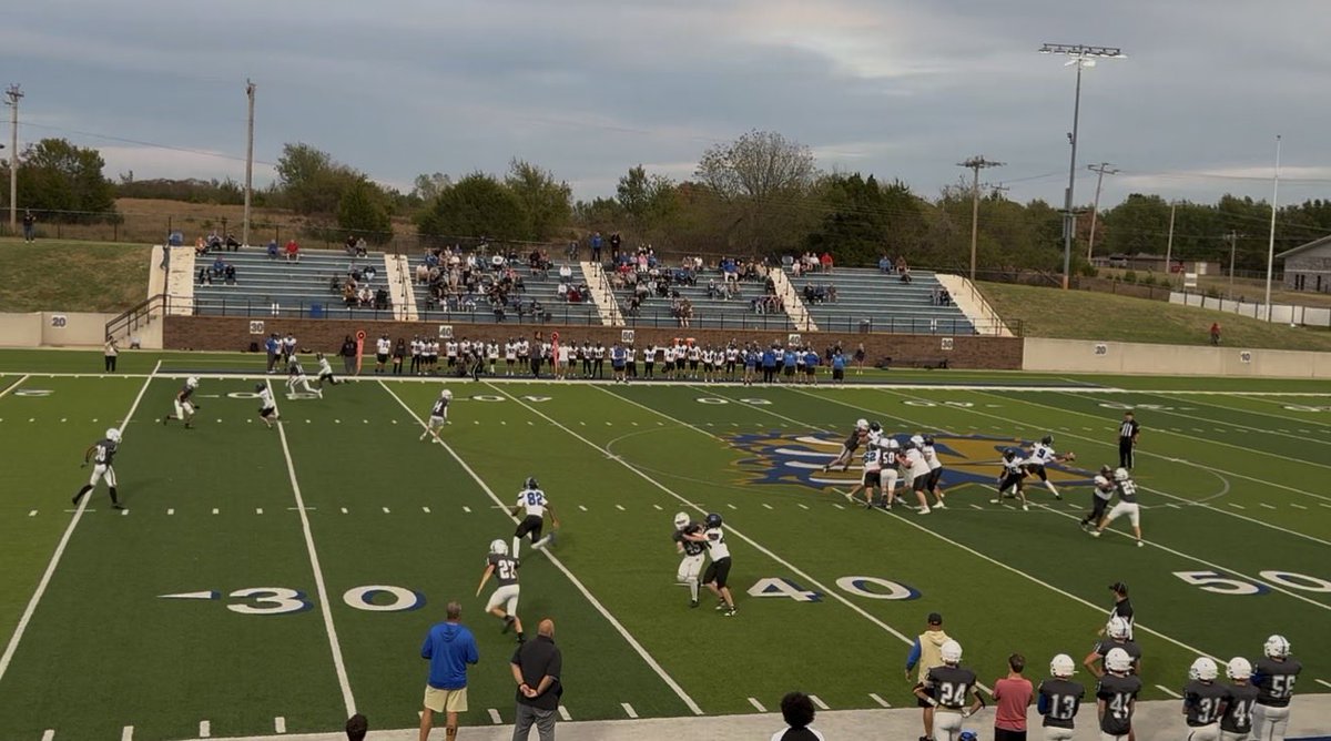 N_Jeffries3's tweet photo. “Create Space and Get Open”
DONE ✅ #GiveMeTheBall
#Football #GetOpen #CreateSpace #RouteRunning #WideReceiver https://t.co/IkhtTKAUzW