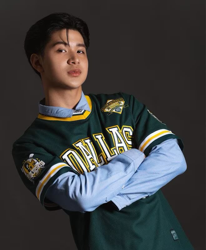 TeamCalixOFC's tweet photo. Calix Esguerra serving us face card with this kind of look!

#CalixEsguerra https://t.co/gkRoncliay