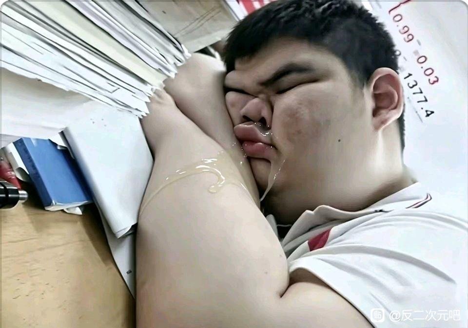 xiaosanaixiaoer's tweet photo. 晚自习被同学偷拍了有点小帅（小夸一下我）

哦对了我是玩原神的可以加我

UID1145142778 https://t.co/2y8UMdwSka