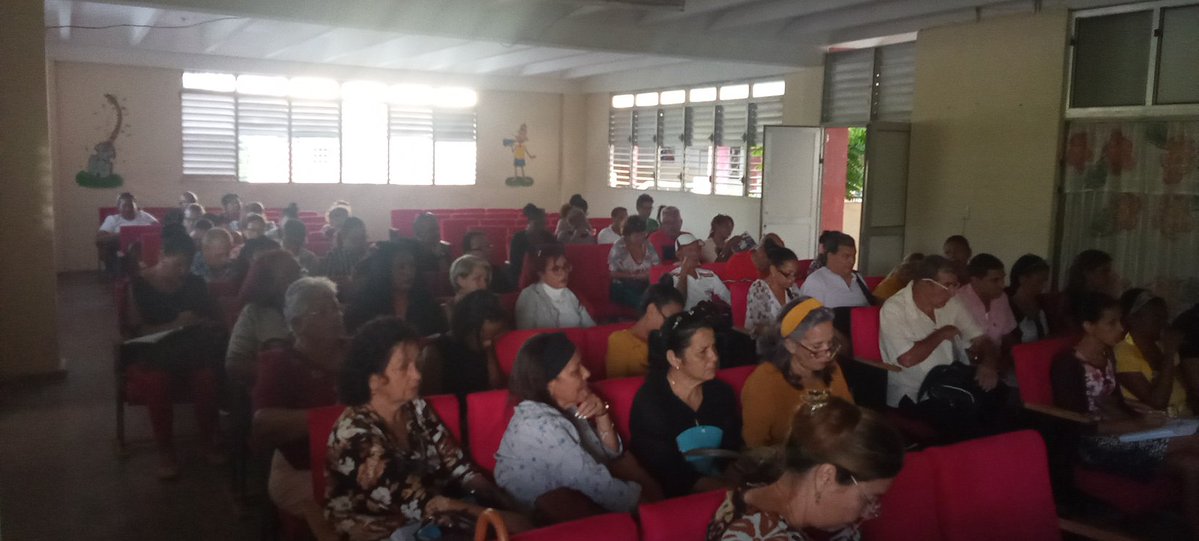 EducacionIJ's tweet photo. Se realiza la reunión de preparación de cuadros en la Escuela  Especial José Julián Martí Pérez #PorUnaEducacionDeCalidad.
#PorUnaEducacionDigna.
@EducacionIJ .
@CubaMined .
@SentirPinero1 .
@EnaReyesTorre . https://t.co/F8QS2FyY7d