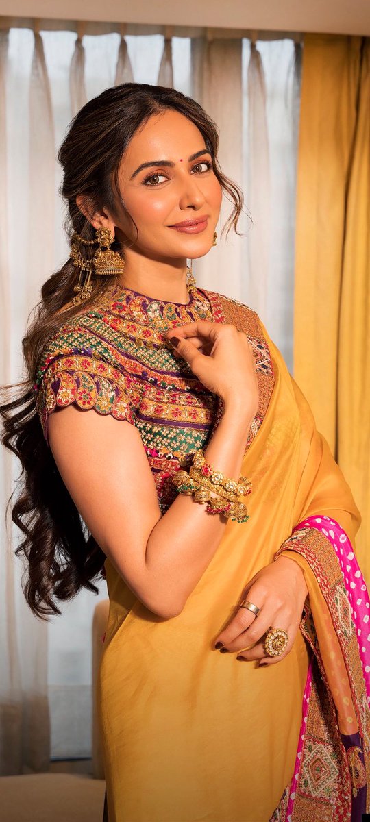 filmyworld88's tweet photo. Rakul Preet Singh ♥️ https://t.co/DOaTYcsoEH
