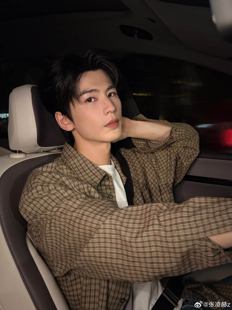 ththth422737eee's tweet photo. 261027 장릉혁 웨이보

🚗🚗🚗

#장릉혁 #Zhanglinghe #张凌赫 https://t.co/DYwbyn8yox