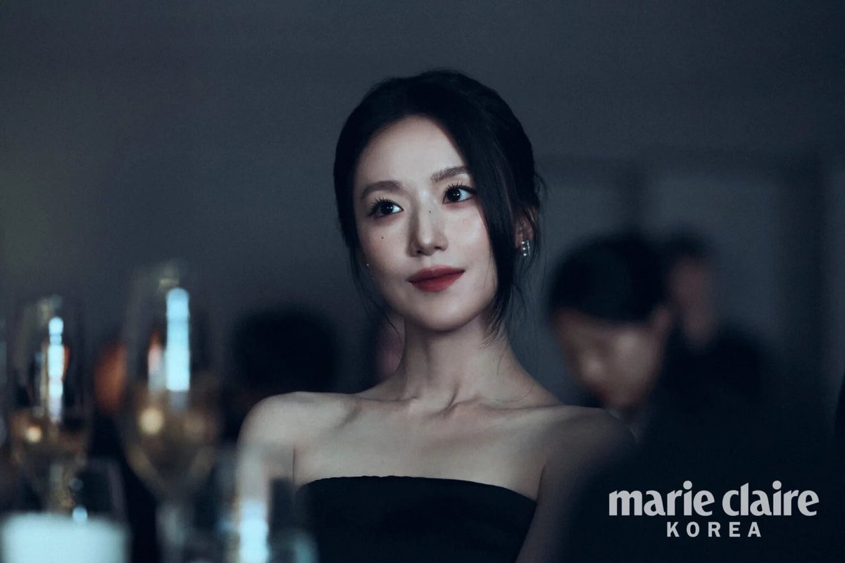 justme_iidle's tweet photo. oh actress godhua looks insane here https://t.co/5Nc8jwqIZu