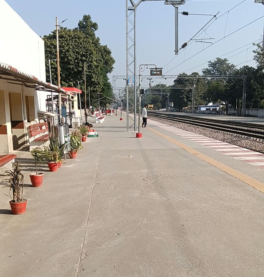 drm_drmizn's tweet photo. स्वच्छ रेल-सुखद सफ़र ! 🧹 

स्पेशल कैम्पेन 6.0 के अंतर्गत साफ-सफाई के बाद बहेड़ी रेलवे स्टेशन का आकर्षक एवं स्वच्छ स्वरूप।   

#SpecialCampaign6 #CleanlinessDrive
@PMOIndia
@RailMinIndia
@DARPG_GoI
@nerailwaygkp https://t.co/uM5jrVYe7D