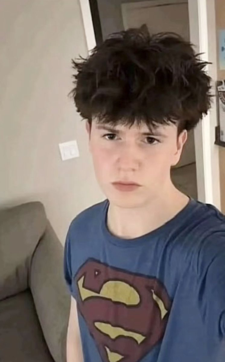 luxllisbon's tweet photo. ⋆. 𐙚 ˚ #byler heated au :
  (enemies to lovers)

where max says mike's new haircut doesn't look good and mike replies 'U sure?' then all of a sudden will walks in and mike isn't so sure anymore

or

mike thinks walking in doesn't matter and will asks 'U sure?' and then walks in https://t.co/R2aB4wdG1J