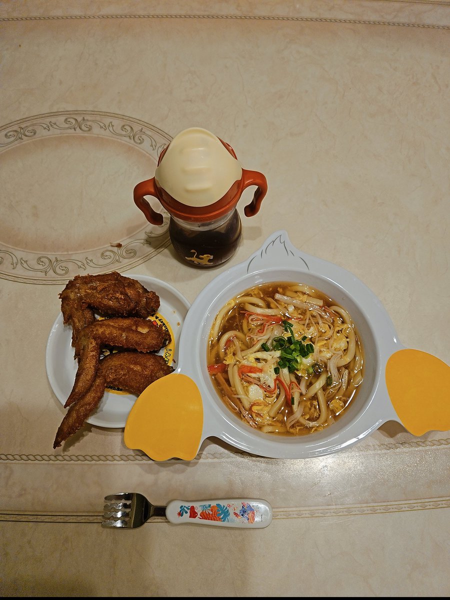 romeo7281's tweet photo. 今日の夜ご飯🍴
・かにかまと卵のふわとろうどん
・手羽先の旨塩唐揚げ

今日は療育でした😊
裁判の書面で認めた元妻と不貞相手からの連れ去られた期間中の
虐待ネグレクトのトラウマから一生懸命、息子も戦っています！
#りくを救ってください　#シングルファザー　#実子誘拐　#連れ去り https://t.co/3Zsp4hzjUX