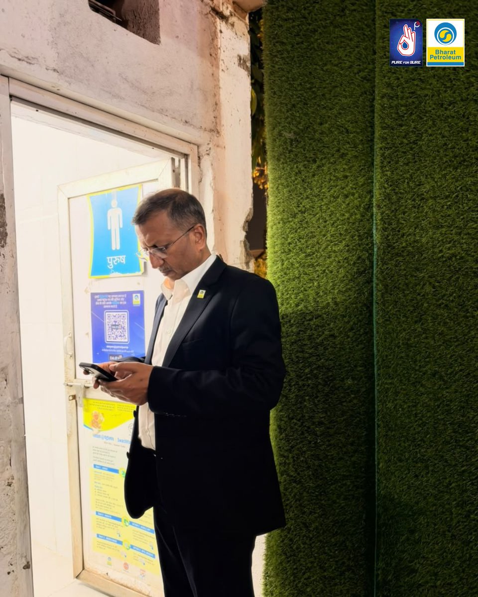 BPCLRetail1's tweet photo. Driving excellence, ensuring comfort at every stop.

Shri Pardeep Goyal, Head of Business- Retail, BPCL, visited BP Chembur, Mumbai, to review restroom hygiene and upkeep under our DriveFresh initiative.

We continue to elevate customer experience.

BE FRESH. DRIVE FRESH.

#BPCL https://t.co/TffikDKgMp