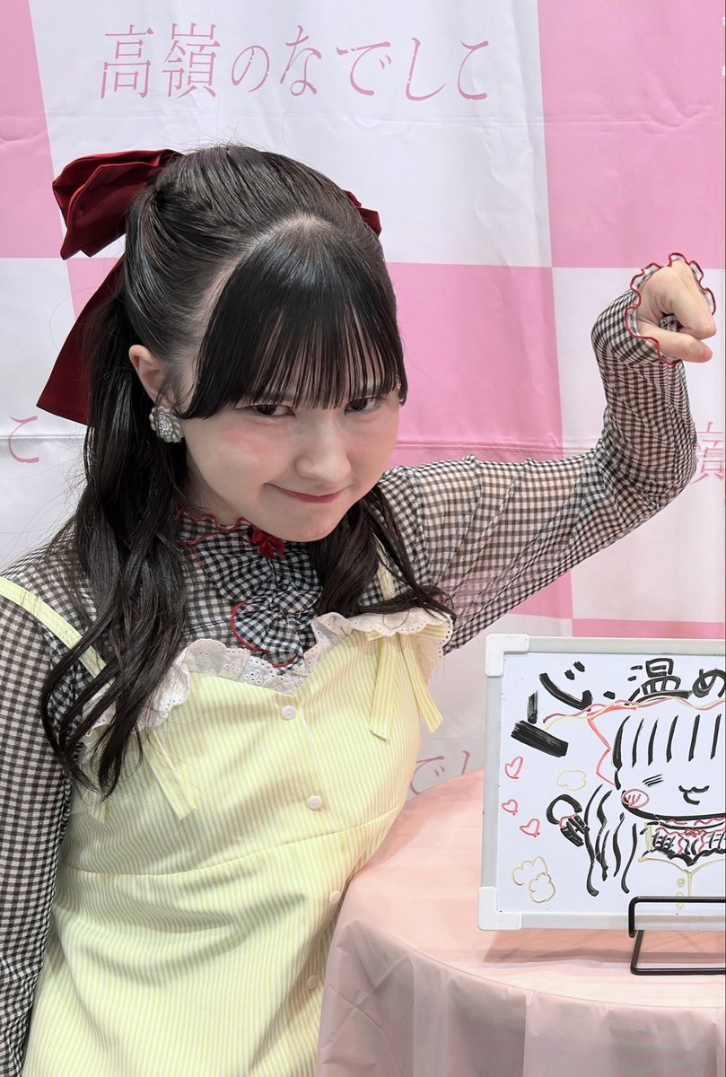 nbucyou3's tweet photo. ←推しと最初の2ショット
　　　　　　　いま（1年後）→ https://t.co/HWpb774mp6