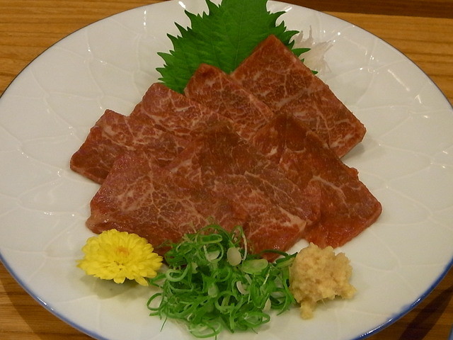 VPC8OIbKFpKrDnE's tweet photo. [隙が生じた箇所に墨を散らし、押し花を段にして鵲が巣を作る倉庫、なんて風情があるんだ]， https://t.co/174tlO9gsZ