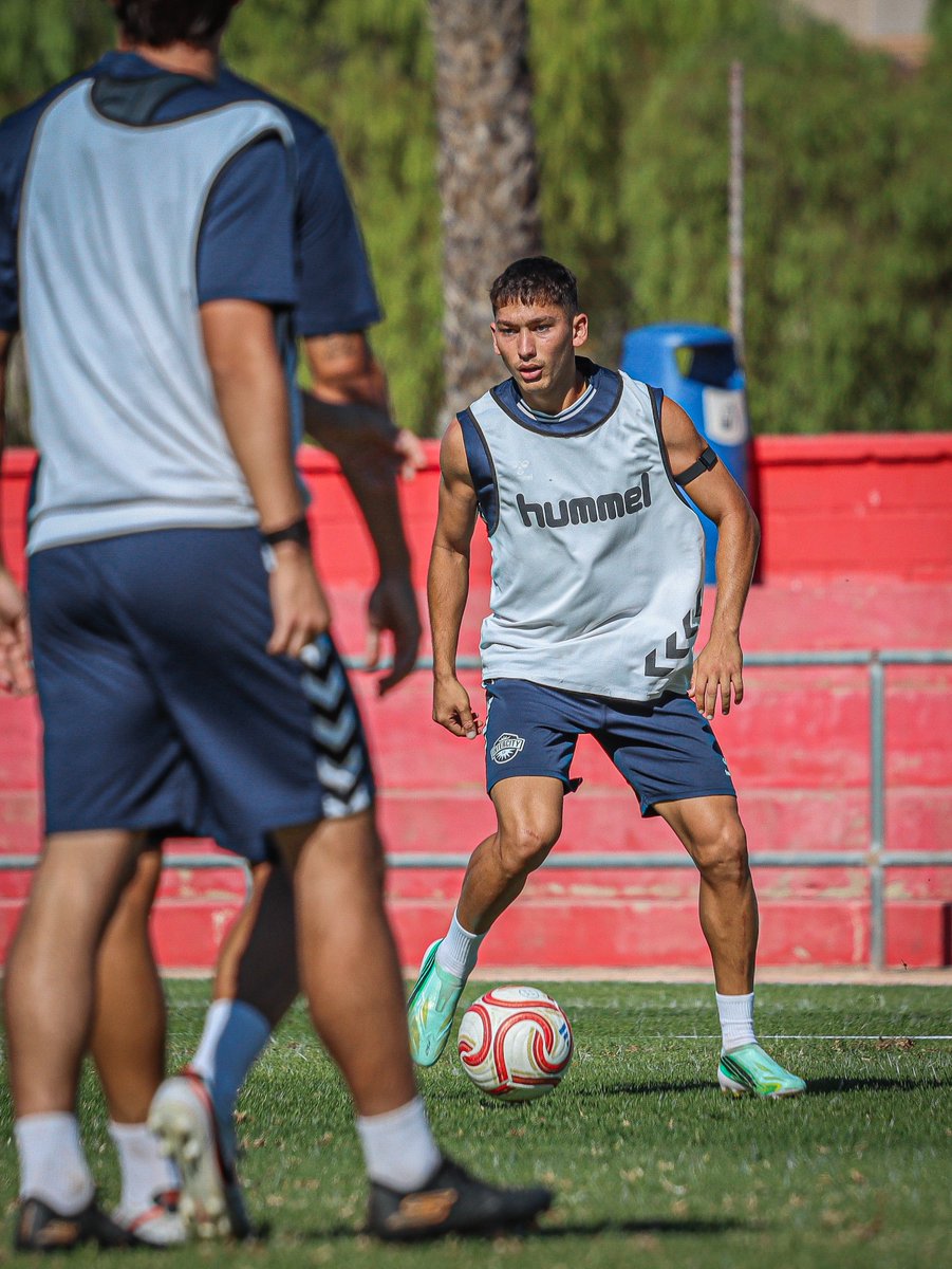 CFIntercity's tweet photo. 🔥 Comienza la semana de entrenamientos

📍 En el Manolo Maciá de Santa Pola https://t.co/QaPVJULuCt