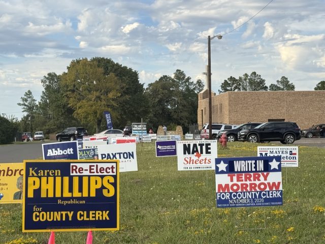 Tylerpaper's tweet photo. Thousands of ballots cast over weekend in Smith County dlvr.​it/TW4Y2J #Election2023 #Vote2023 #EarlyVoting https://t.co/2kK4NAlCxl