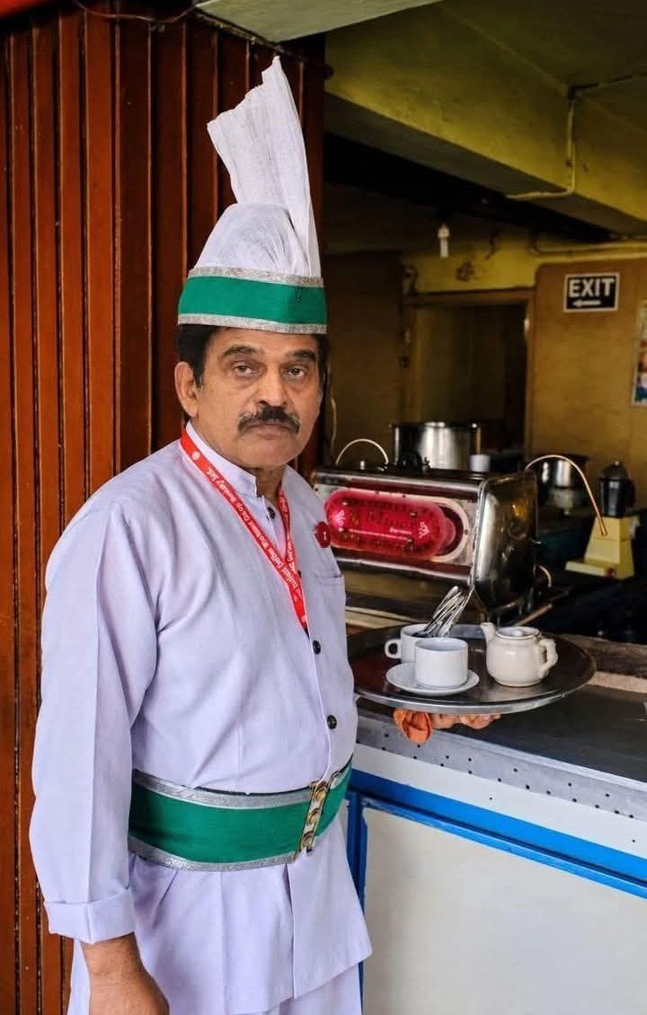 SRaghunathaPra1's tweet photo. Master chef, Gandi's kitchen 

Dislikes Kerala Governor's Vegetarian kitchen. https://t.co/eXDzhhJZJQ