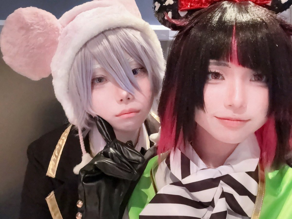 09min___'s tweet photo. 10/24🏰でした！
かわいい⚔️と🎃と🍎などなどと一緒いました🫣🫣

※反転 ※耳不足
 #Dハロ仮装2026 
 #Dハロtwst  #cosplay 

🦇@09min___
⚔️@cospute77 https://t.co/pPN2GEfsdM