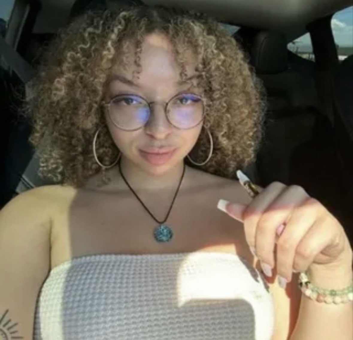 Maya5620000's tweet photo. I need a remote Job 💦👅 too lazy to go to work today 
If you’re got one comment. 👅💦 https://t.co/vE3z6uqzdz