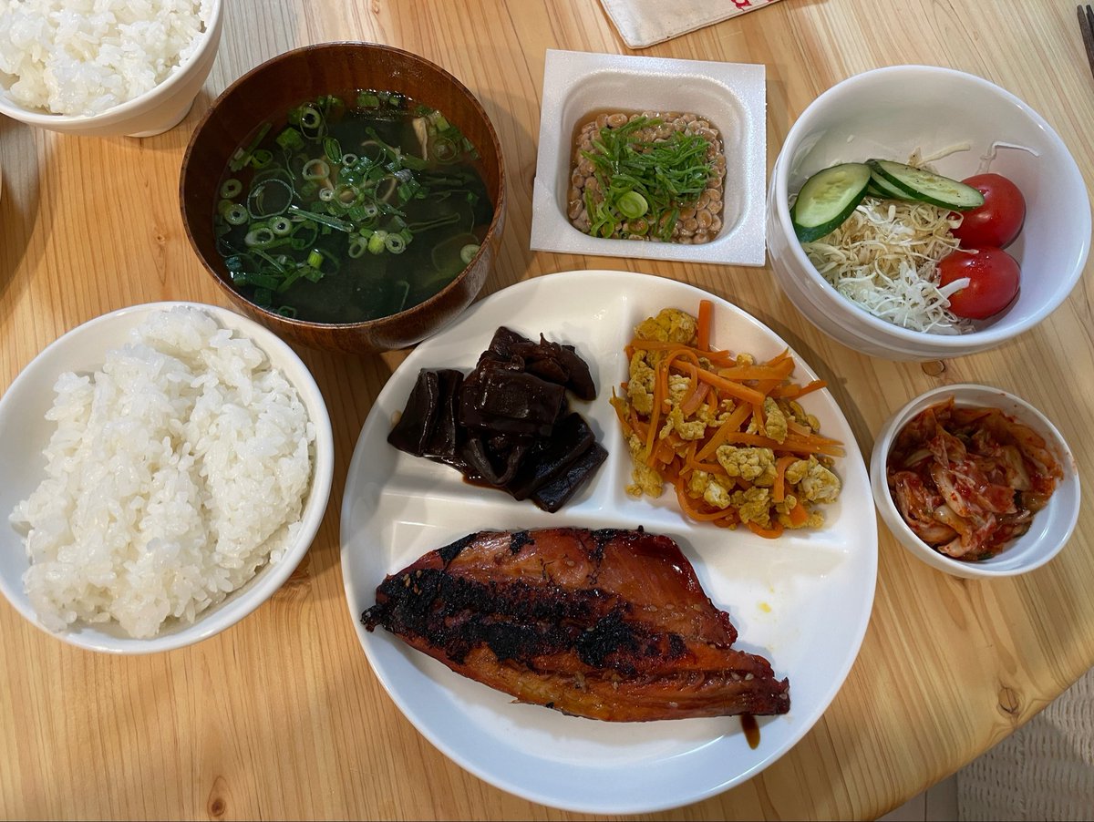 rise7014's tweet photo. 晩御飯。

アジみりんとどて煮🤗

最高の組み合わせ😋

サラダも
ポン酢とオリーブオイルで作る
和風ドレッシングで！

美味しかったぜ☺️

和食はいいな😊

#ダイエット記録　#食事管理 https://t.co/N4vrrjY32X