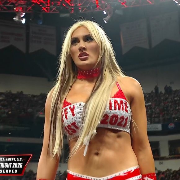 JK_Stratton's tweet photo. Girl closed the show because she’s the MAIN STAR #WWERaw https://t.co/zDf18zE2VM
