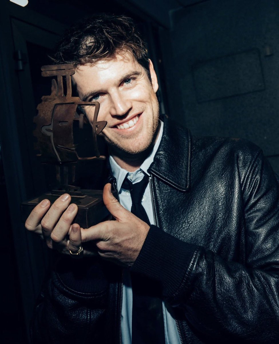 FilmUpdates's tweet photo. Miguel Bernardeau received the Young Talent Award at the 2026 Premios Actúa Awards for his performance in ‘LA BOLA NEGRA.’

📸: Alfredo Arias-Horas https://t.co/yCTRXFQuHm