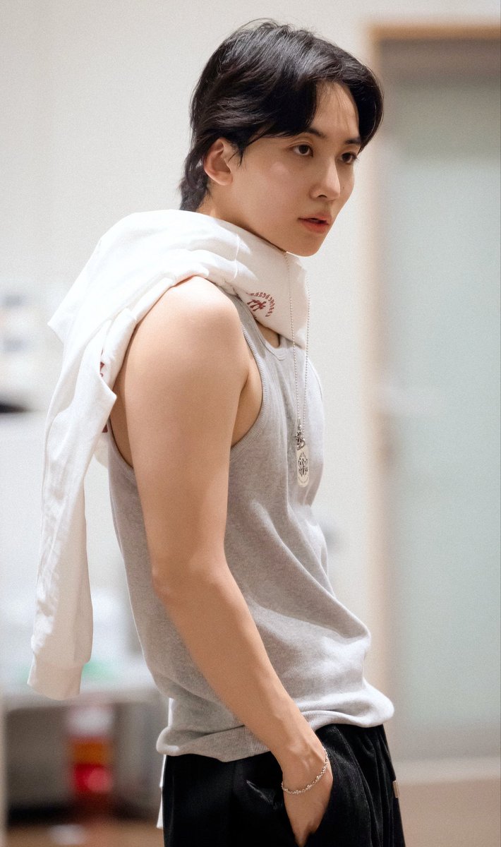 hanniethinker04's tweet photo. YOON JEONGHAN https://t.co/2yNV0uLrCZ
