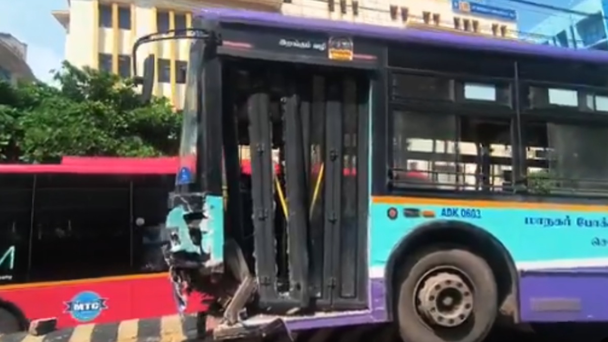 SaptashwaTV's tweet photo. MTC Bus Crashes Into Parked Cars Outside Madras High Court; At Least 7 Vehicles Damaged
https://t.co/AtLAGc29NX
#MTCBus #MadrasHighCourt #ChennaiNews #ChennaiAccident #BusCollision #RoadSafety #MTC #TrafficNews #BrakeFailure #TamilNaduNews #BreakingNews #RoadAccident https://t.co/NzmXyW55bR