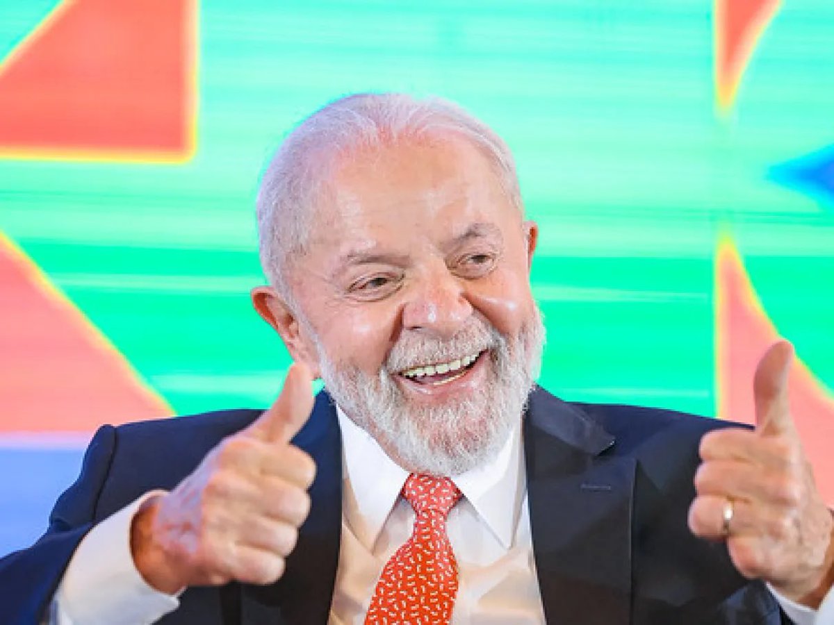 zecarlospt's tweet photo. O roteirista não descansa mesmo! ❤️🇧🇷
Hoje é dia de celebrar a vida do nosso presidente Lula. Um homem que atravessou a história do Brasil, venceu desafios e continua escrevendo capítulos importantes da nossa democracia.
Feliz aniversário, @LulaOficial! ✊🏽🇧🇷
#Lula81 https://t.co/6qv3wucerP