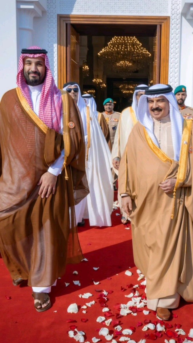 mohammed_Bin9's tweet photo. Support is not a sign of weakness, it is the bridge that turns a heavy load into something you can carry. You are not meant to do it all alone 🇸🇦🇸🇦🇸🇦🇸🇦🇸🇦🇸🇦🇸🇦🇸🇦🇸🇦🇸🇦🇺🇸🇺🇸🤍 #mohammedbinsalman https://t.co/Vwwswgbvyc