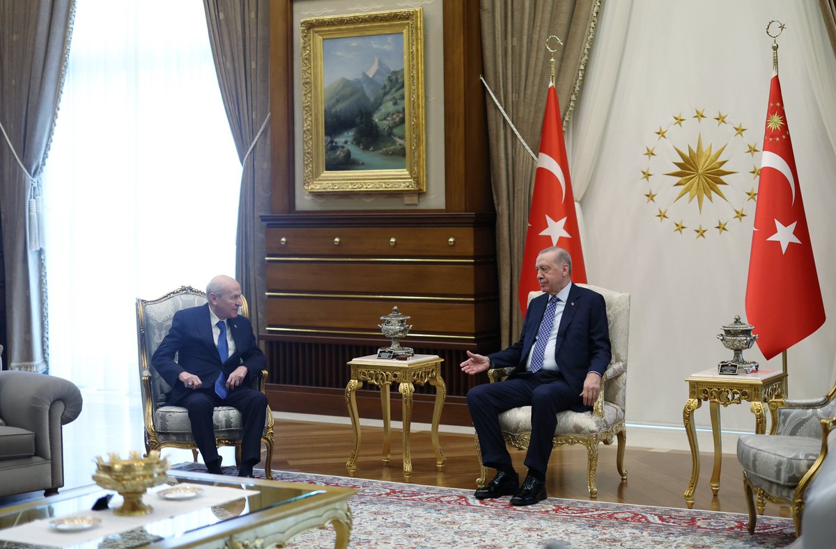 MHP_Bilgi's tweet photo. Genel Başkanımız Sayın Devlet BAHÇELİ, Cumhurbaşkanımız Sayın Recep Tayyip ERDOĞAN ile Cumhurbaşkanlığı Külliyesinde bir araya geldi. https://t.co/UcQLIWYQxD