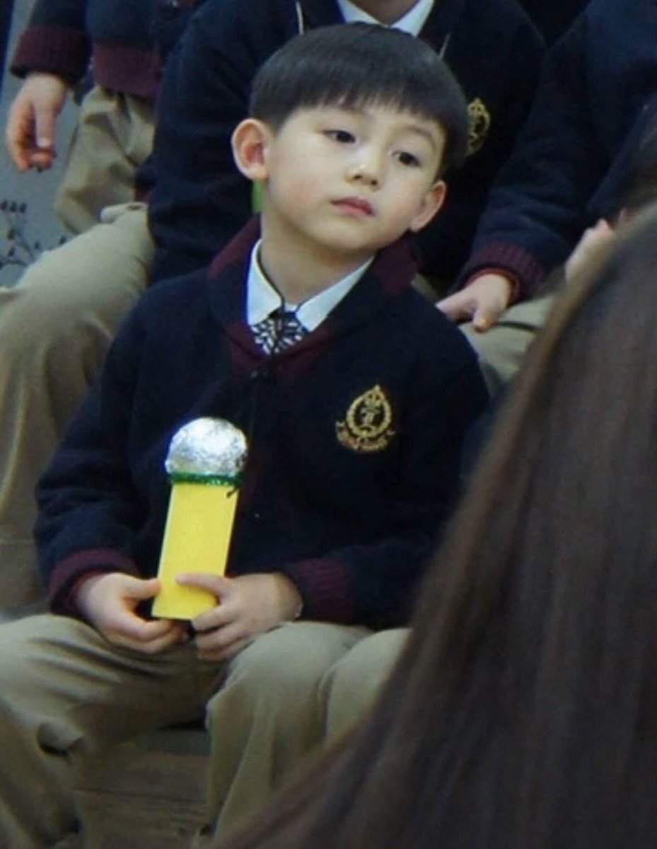 23moroll's tweet photo. anak ganteng merhatiin yang di depan biar pas praktek nilainya bagus jadi harus fokus ya 🥺🫳🏻 https://t.co/5pKHCxWGrS