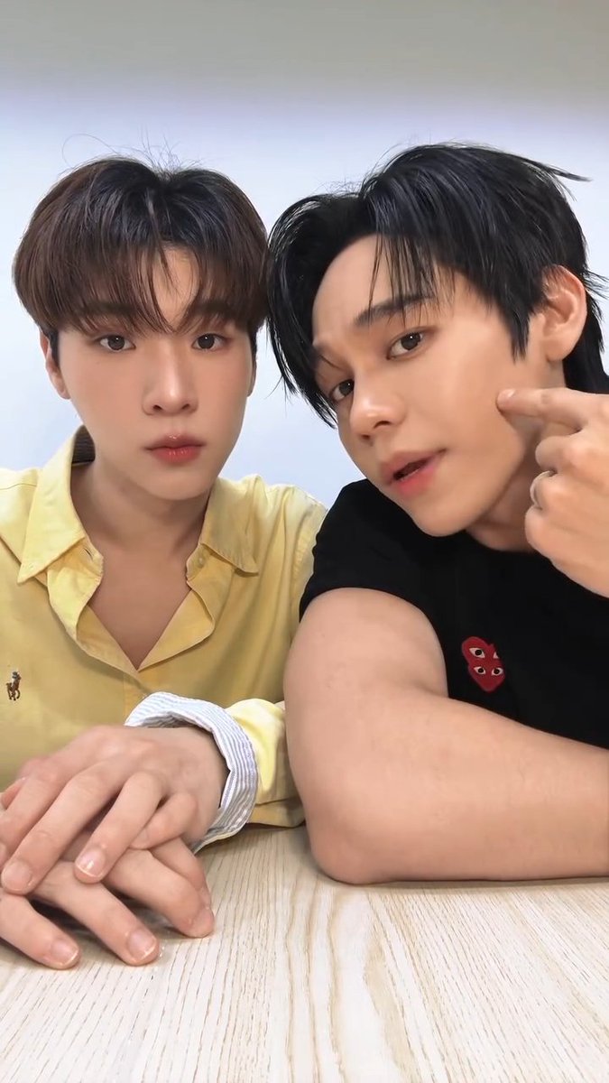 chayaployp's tweet photo. ♥️♥️
หยิบมาใส่ด้วยย ฮืออออ ป้าจะร้องไห้แล้ววว😭🫶🏻
นี่ให้ไปทั้งซองไม่ได้ถ่ายรูปเก็บไว้ ฮีลใจที่สุดเลยลูกก ขอบคุณน๊าา https://t.co/AaLvDzHIBL