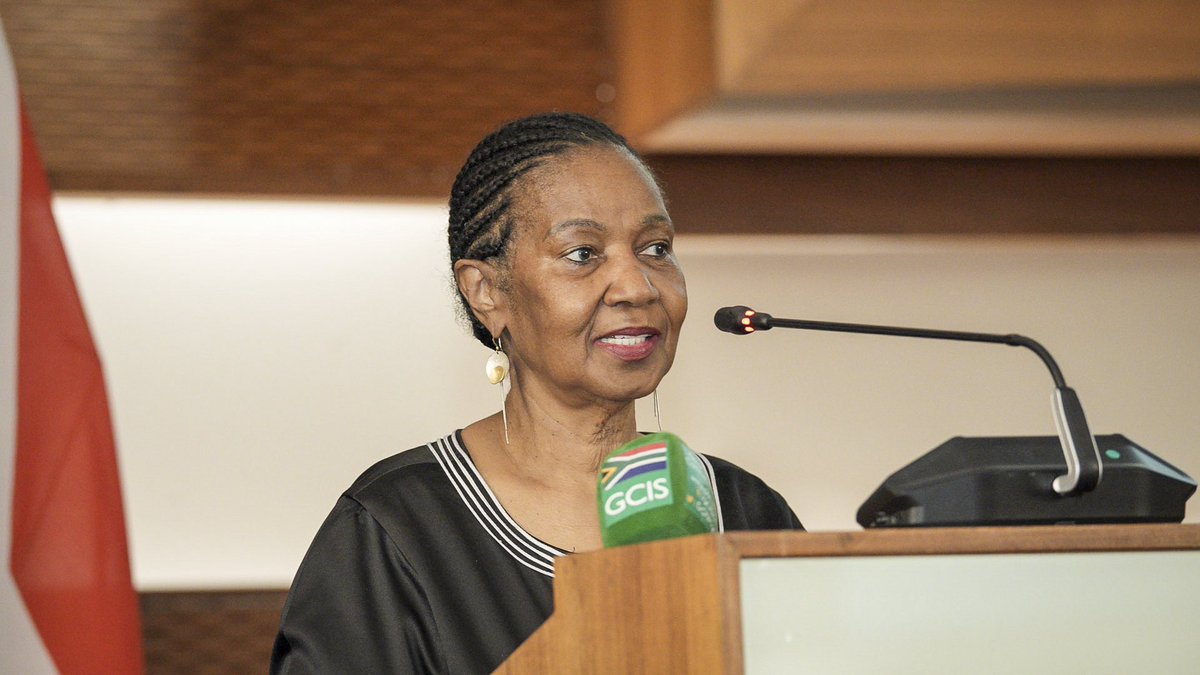UNinSouthAfrica's tweet photo. “On #UNDay, we reflect on both the challenges and opportunities shaping our world.

As technology advances rapidly, we must ensure innovation works for people and promotes human dignity.”

~ Dr Phumzile Mlambo-Ngcuka #UN81 https://t.co/CHCmUQWF8S