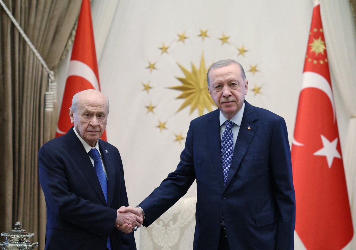 fatihaydin_TC's tweet photo. Liderimiz Sayın Devlet BAHÇELİ, Cumhurbaşkanımız Sayın Recep Tayyip ERDOĞAN ile Cumhurbaşkanlığı Külliyesinde bir araya geldi. https://t.co/vO75zRsaUs