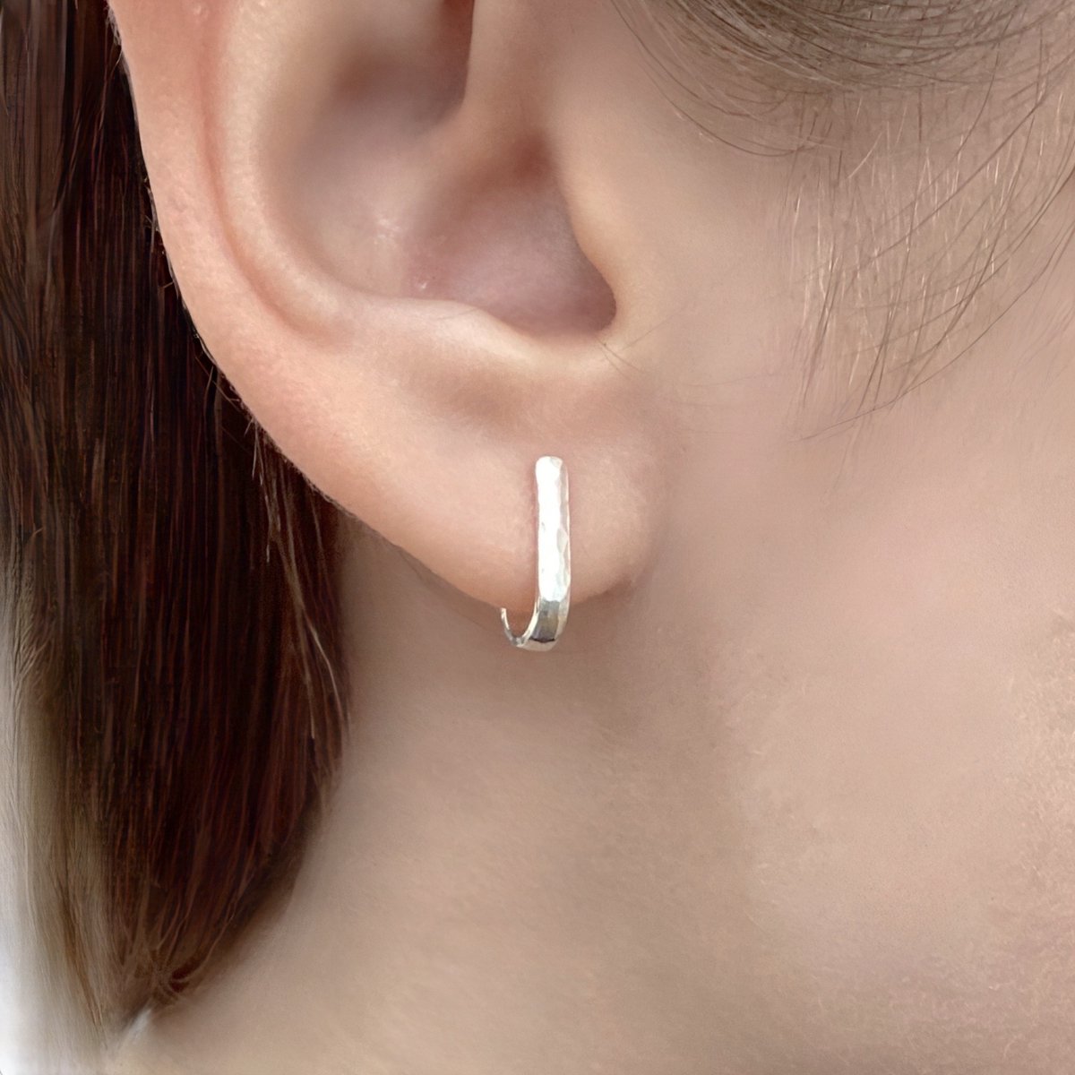 CFLNumber1Fan's tweet photo. #NEW Hammered 935 #Argentium #Sterling #Silver #Huggie #Earrings * #Handmade SS #Studs
#BuyfromtheArtist @EtsyCanada #FREE 
 Shipping in #Canada 🍁Ships to #UK #Australia and More! #VancouverIsland #Artisan #Jewelry  #PremiumMetals #Hypoallergenic #Etsy https://t.co/XD5z5hyKVW