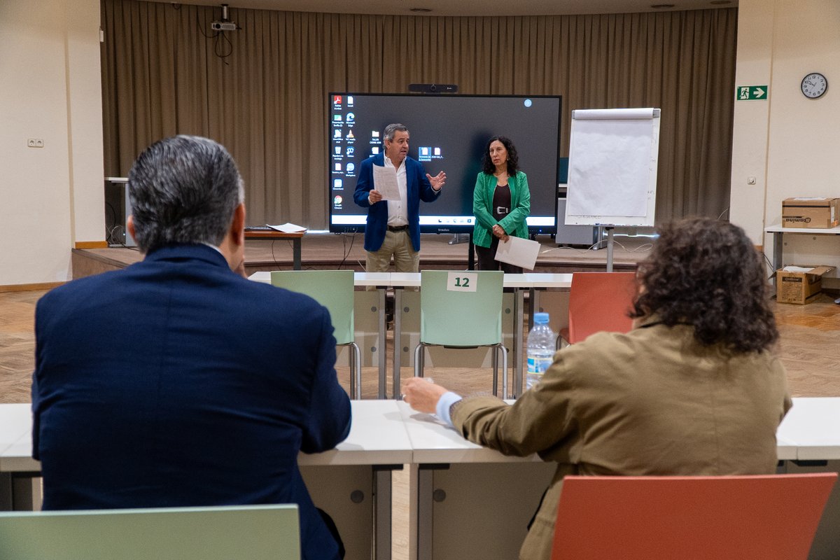 IAAPJunta's tweet photo. 🌍🤝 ¡Compartimos experiencias para transformar las Administraciones públicas!
📅27 y 28 de octubre, el #IAAP comparte su modelo de transformación en el Curso de Liderazgo e Innovación para Directivos Públicos Latinoamericanos, organizado por @INAP_ES.
@IAJuntaAND @AndaluciaJunta https://t.co/MfvHrHKCOn