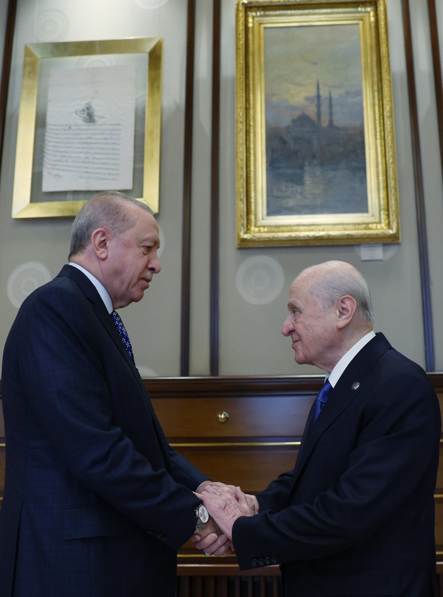 RTEdijital's tweet photo. Cumhurbaşkanımız @RTErdogan, Milliyetçi Hareket Partisi (MHP) Genel Başkanı Devlet Bahçeli'yi Cumhurbaşkanlığı Külliyesi'nde kabul etti. https://t.co/iAVgu8c3wQ