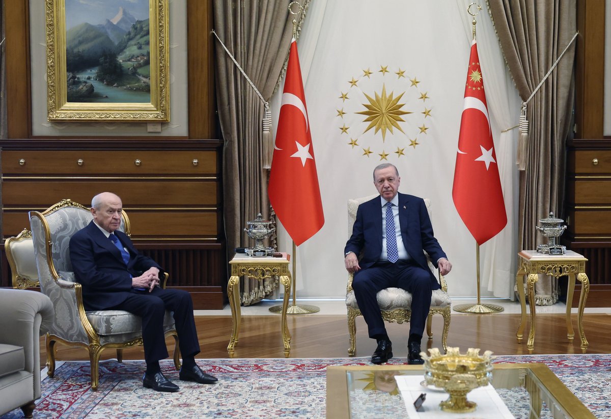 RTEdijital's tweet photo. Cumhurbaşkanımız @RTErdogan, Milliyetçi Hareket Partisi (MHP) Genel Başkanı Devlet Bahçeli'yi Cumhurbaşkanlığı Külliyesi'nde kabul etti. https://t.co/iAVgu8c3wQ