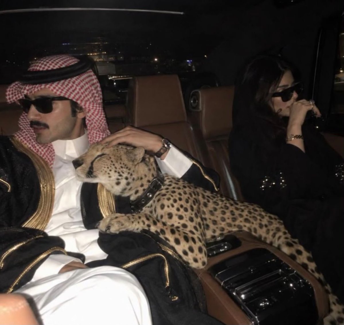 o30_3's tweet photo. صورتي أنا وزوجتي 👈🏻👉🏻♥️🌝 https://t.co/FS06FL76xD