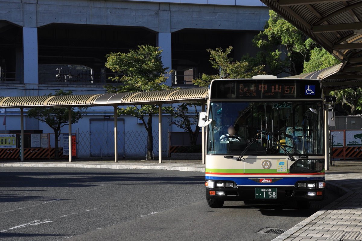Hayato7320's tweet photo. 中国バス 福山200か158
H0202 KL-HU2PLEA 2002年式

故障により急遽廃車が決まった158。中国バスの大型車では現役最後の旧塗装を纏ったブルーリボンシティで白に統一された灯火類や日野ウィングエンブレムなどカスタムが施されておりとてもかっこいい1台でした。中国バスでの24年間お疲れ様でした。 https://t.co/UWBhQlj5rs
