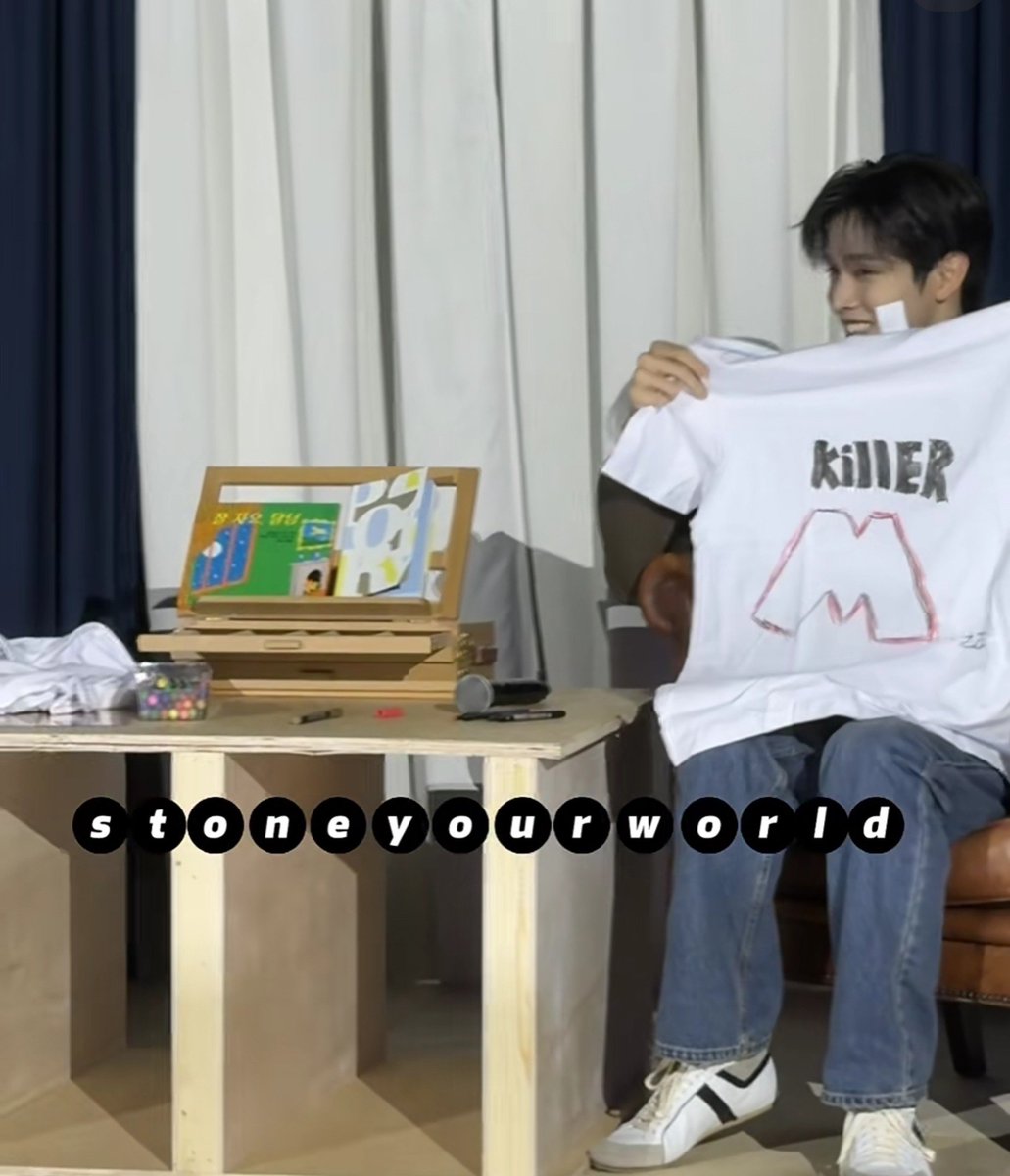 MyDeerBambiiii's tweet photo. Sungchan at today's Artist Session event!

Sungchan and Eunseok drew T-shirts for each other

Sungchan drew KillER M... zzzz
Eunseok drew a burger and a deer (?) https://t.co/7U43J5ciQE